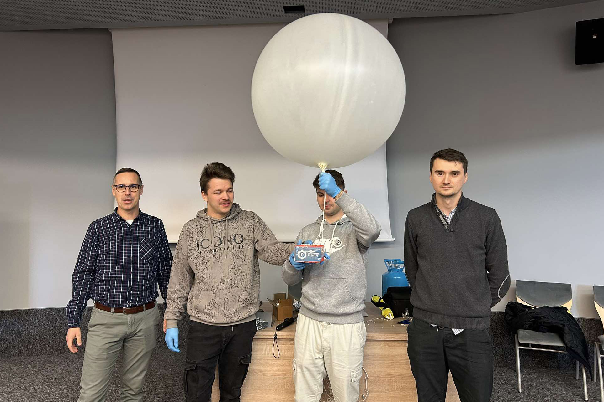 students from the Eledyn Scientific club with their supervisors